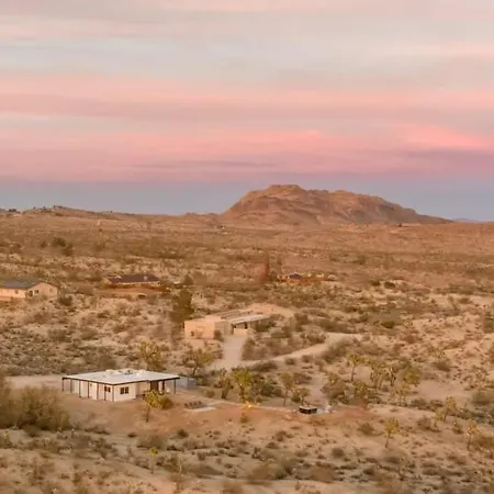 Villa Kinetic House-Joshua Trees Sculptures Cowboy Pool
